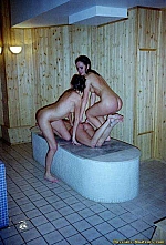моются женщины в сауне 16